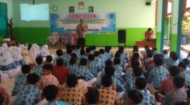 Polisi Blusukan ke Sekolah berikan Binluh saat MPLS