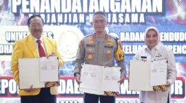 Kapolda Jatim Irjen Pol Drs. Imam Sugianto, Kaperwil BKKBN Jatim Maria Ernawati dan Prof Suko Wiyono, Rektor Universitas Wisnuwardhana Malang