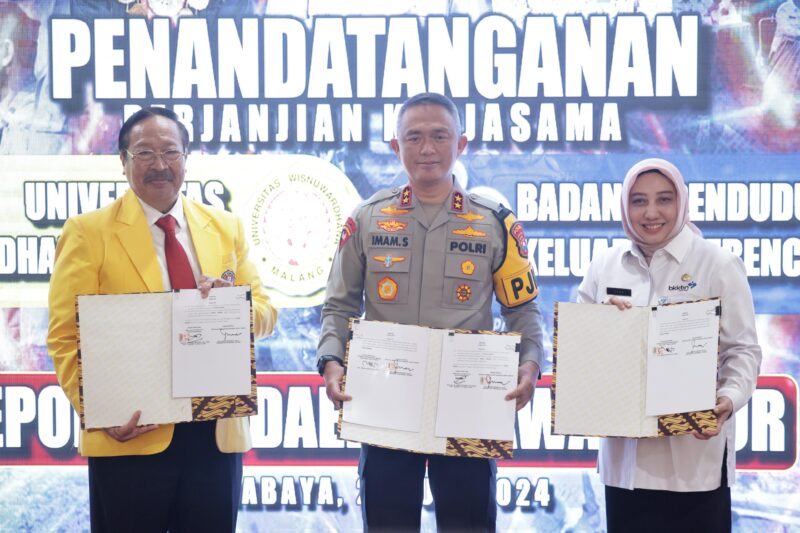 Kapolda Jatim Irjen Pol Drs. Imam Sugianto, Kaperwil BKKBN Jatim Maria Ernawati dan Prof Suko Wiyono, Rektor Universitas Wisnuwardhana Malang