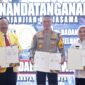 Kapolda Jatim Irjen Pol Drs. Imam Sugianto, Kaperwil BKKBN Jatim Maria Ernawati dan Prof Suko Wiyono, Rektor Universitas Wisnuwardhana Malang