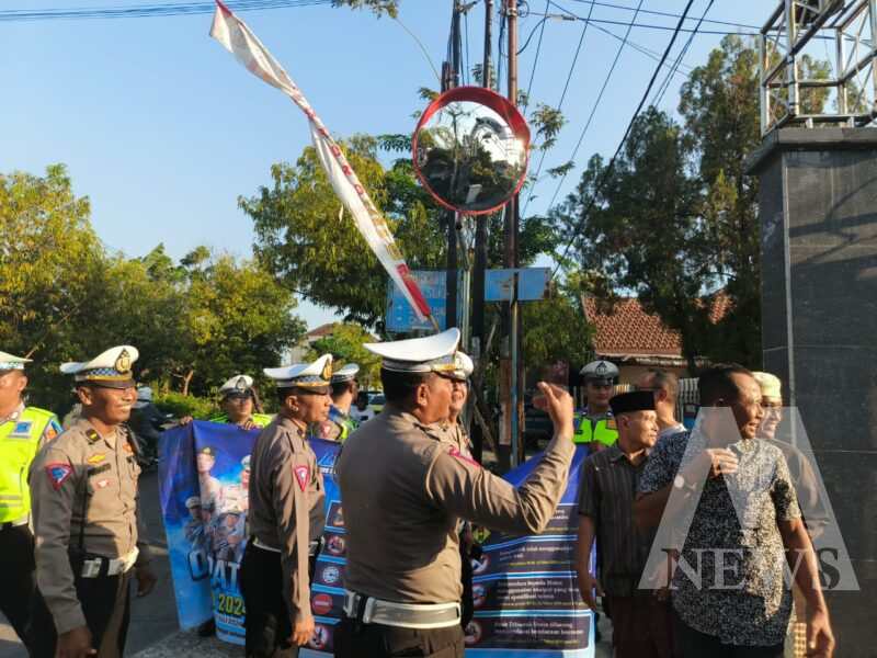 Polantas Polres Ngawi pasang convex mirror