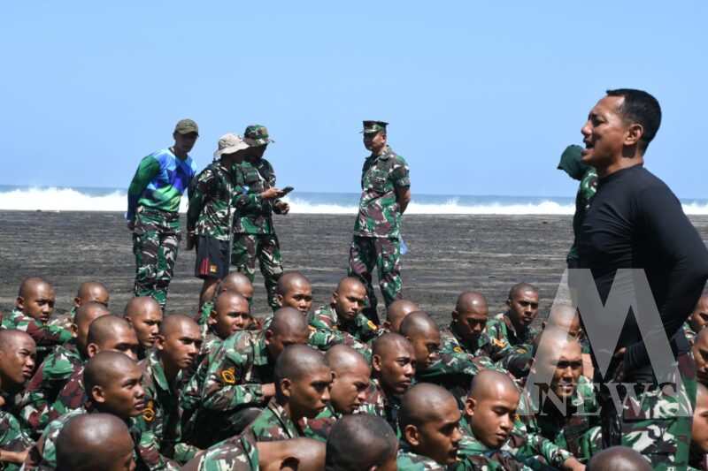 Siswa Kodiklatal lattek menembak senri