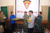 Kapolres Ngawi AKBP Dwi Sumrahadi Rakhmanto kunjungi Yon Armed 12 Kostrad