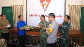 Kapolres Ngawi AKBP Dwi Sumrahadi Rakhmanto kunjungi Yon Armed 12 Kostrad