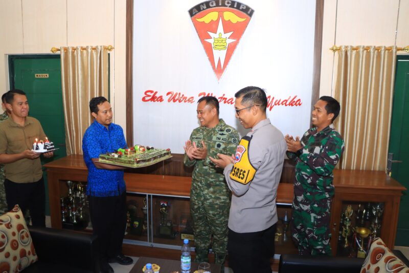 Kapolres Ngawi AKBP Dwi Sumrahadi Rakhmanto kunjungi Yon Armed 12 Kostrad