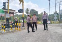 Polisi edukasi relawan perlintasan KA tanpa palang pintu