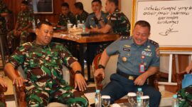 Pangkoarmada II Laksda TNI Ariantyo Condrowibowo kunjungan ke Wadan Kodiklatal Laksda TNI Eko Wahjono