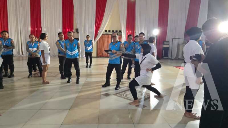 Tes pemeriksaan penampilan calon taruni Akpol