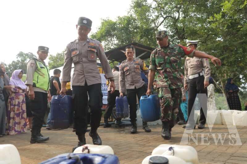 Polres Mojokerto salurkan 32 ribu liter air bersih
