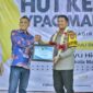 Ketua Umum YPAC Kota Malang Dr. Rerpol Romy Hermawan beri penghargaan Kapolresta Malang Kota Kombespol Budi Hermanto