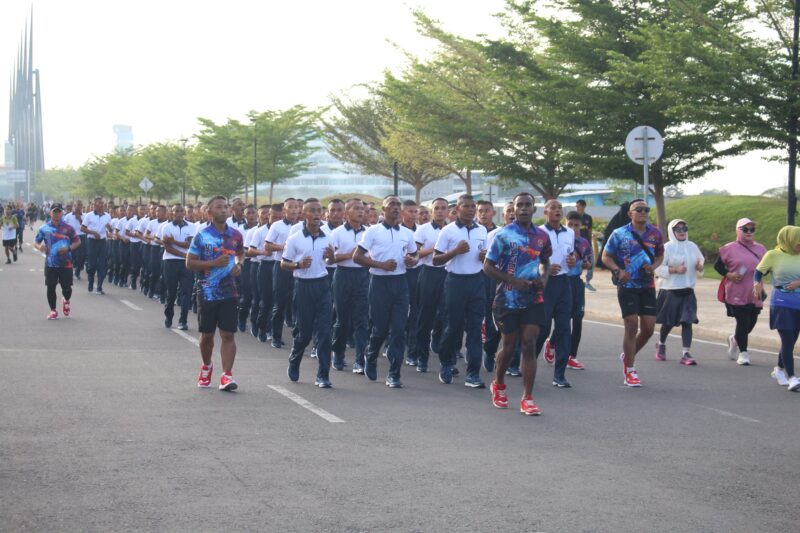 Siswa Satdik - 2 Makassar lari gembira di Center Point of Indonesia