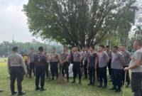 Polri bersihkan sisa sampah Pesta Rakyat di Monas