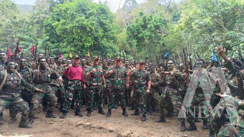 Irkodiklatal Brigjen TNI Marinir Ahmad Fajar tinjau lattek siswa Dikko-174 kejuruan Marinir