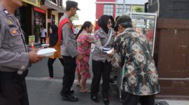 Polres Bojonegoro berbagi nasi kotak gratis