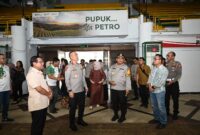 Kapolres Gresik AKBP Arief Kurniawan dampingi Kapolda Jatim Irjen Pol Drs. Imam Sugianto survei SOR Tri Dharma Petrokimia Gresik