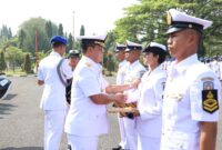 Dankodikdukum Kodiklatal Laksma TNI Dr. Taufik Arief pimpin upacara penutupan Dikmaba TNI AL