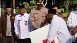 Kapolres Malang AKBP Putu Kholis Aryana santuni Rumah Ibadah, Ponpes dan Panti Asuhan