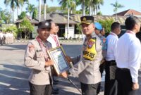 Kapolres Nganjuk AKBP Siswantoro beri penghargaan anggota berprestasi