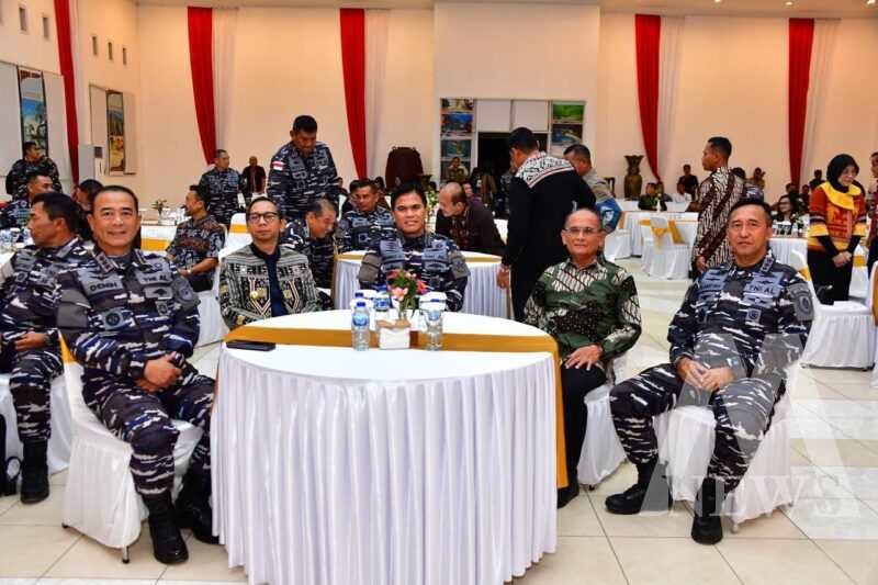 Dankodiklatal Letjen TNI Marinir Nur Alamsyah dampingi Kasal Laksamana TNI Dr. Muhammad Ali