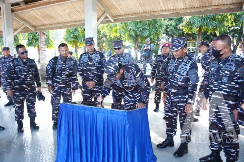 Dankodiklatal Letjen TNI Marinir Nur Alamsyah dampingi Kasal Laksamana TNI Dr. Muhammad Ali