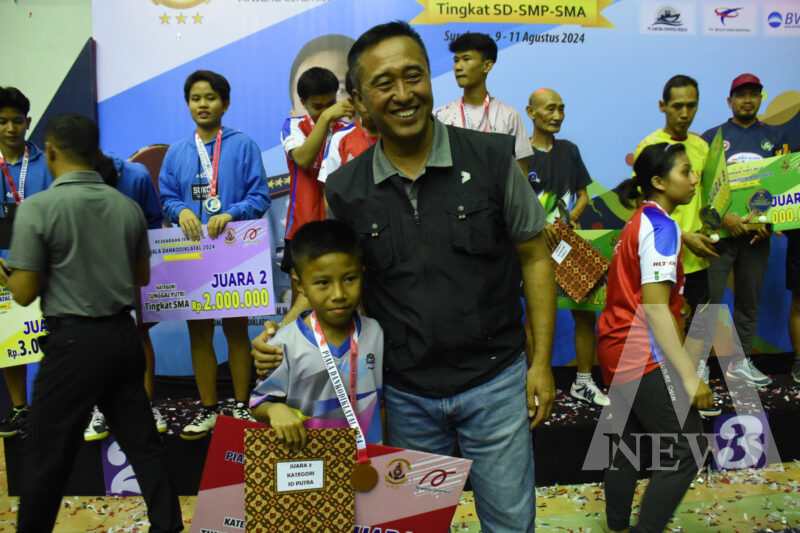 Dankodiklatal Letjen TNI Marinir Nur Alamsyah bersama pemenang