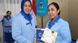 Ketua Gabungan Jalasenastri Kodiklatal Ny. Ayu Nur Alamsyah saat Reorganisasi pengurus