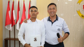 Dankodiklatal Letjen TNI Marinir Nur Alamsyah bersama siswa Dikmata