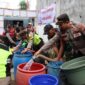 Polres Lumajang dropping air bersih ke warga