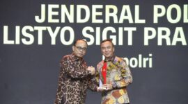 Kadiv Humas Polri Irjen Pol Shandi Nugroho terima penghargaan Extraordinary Dedication of Patriotism