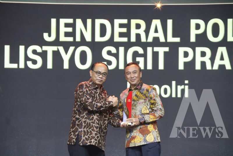 Kadiv Humas Polri Irjen Pol Shandi Nugroho terima penghargaan Extraordinary Dedication of Patriotism