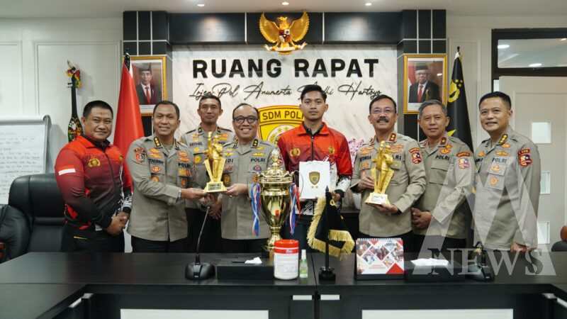 Asisten Kapolri bidang SDM Irjen Pol Dedi Prasetyo terima tim Taekwondo Garuda Bhayangkara Presisi