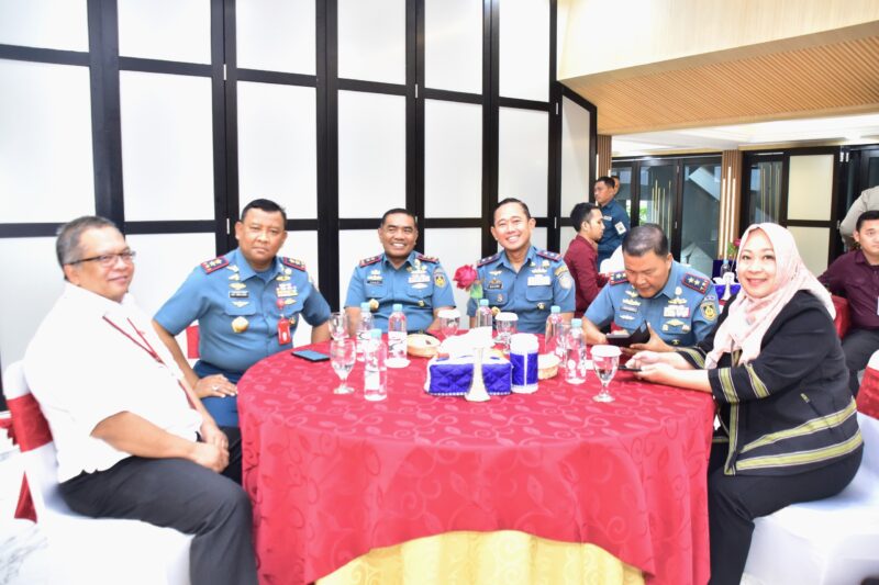 Wadan Kodiklatal Laksda TNI Eko Wahjono saat penandatanganan PKS
