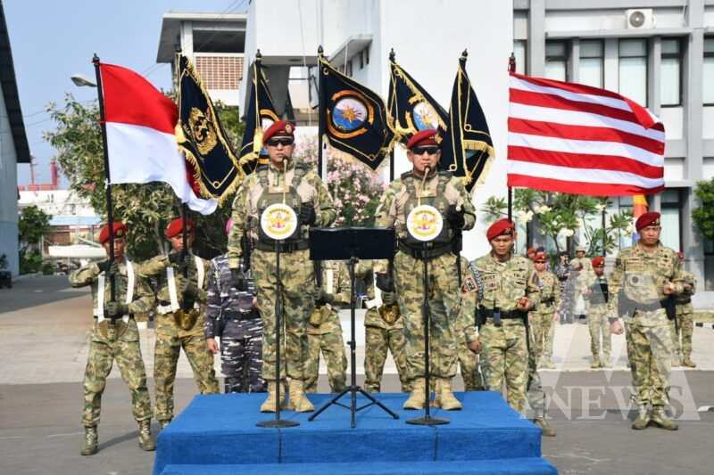 Dankodiklatal Letjen TNI Marinir Nur Alamsyah disematkan Brevet Kopaska TNI AL