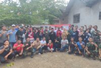 Warga Banyuwangi bersama siswa Dikko bersinergi