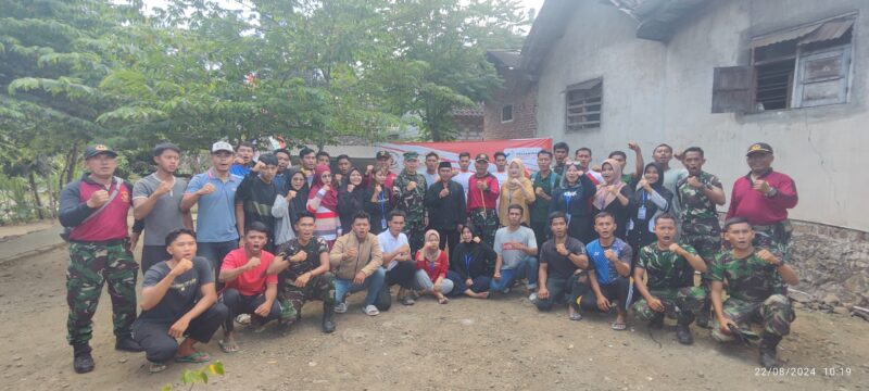 Warga Banyuwangi bersama siswa Dikko bersinergi