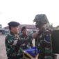 Dansatdik - 2 Kodiklatal Kolonel Laut (P) Teddy Barata sematkan Brevet ke siswa kejuruan angkutan sekolah teknik