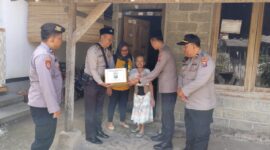 Polsek Kedungwaru Tulungagung beri bantuan ke warga