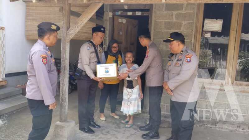 Polsek Kedungwaru Tulungagung beri bantuan ke warga