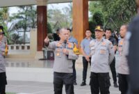 Kapolres Blitar AKBP Wiwit Adi Satria beri pengarahan anggota