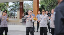 Kapolres Blitar AKBP Wiwit Adi Satria beri pengarahan anggota