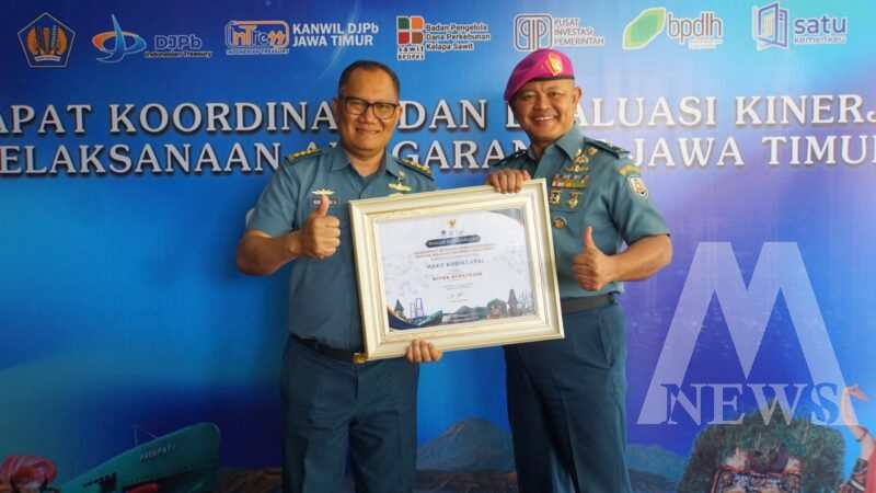 Irkodiklatal Brigjen TNI Marinir Ahmad Fajar Terima Penghargaan Mitra Strategis Kanwil DPJb Provinsi Jatim