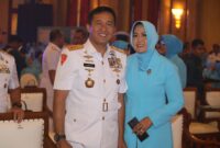 Dankodiklatal Letjen TNI Marinir Nur Alamsyah didampingi Ketua Gabungan Jalasenastri Kodiklatal Ny. Ayu Nur Alamsyah