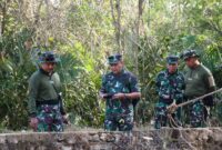 Paban lV Log Kolonel Laut (T) Anton Pramudya tinjau lattek berganda siswa Diktukpa 54 di Purboyo