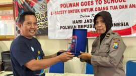Polwan Polres Jember beri edukasi pelajar di Sekolah