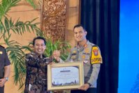 Kapolres Magetan AKBP Satria Permana terima penghargaan
