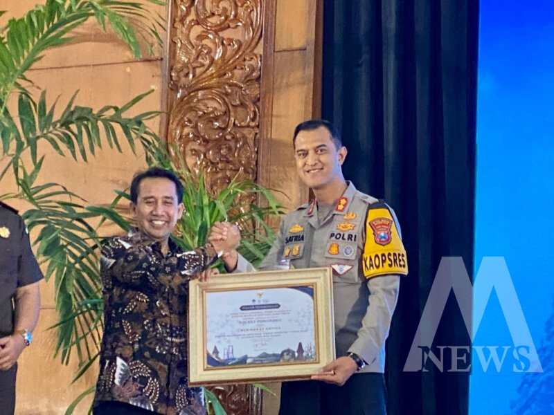 Kapolres Magetan AKBP Satria Permana terima penghargaan