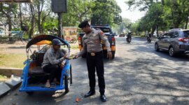 Satsamapta Polresta Sidoarjo berbagi makanan