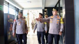 Karoops Polda Jatim Kombespol Puji Santoso didampingi Kapolresta Banyuwangi Kombespol Nanang