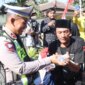 Polres Situbondo berbagi air mineral