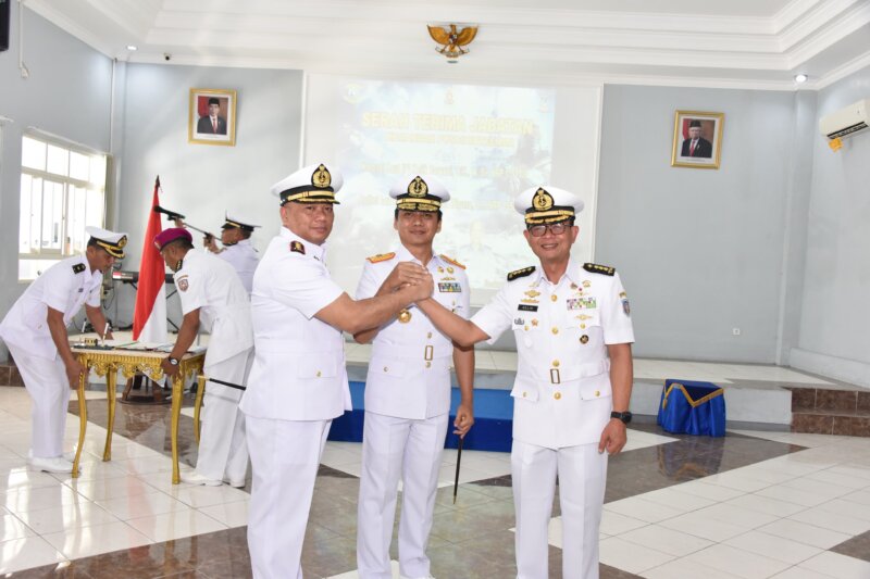 Dankodikopsla Kodikalatal Laksma TNI Muhammad Iwan Kusumah pimpin sertijab Danpusdikintelmar